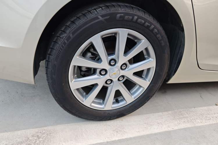 Used Chevrolet Malibu 2017 1.5T Automatic Luxury Edition Right Rear Wheel Hub