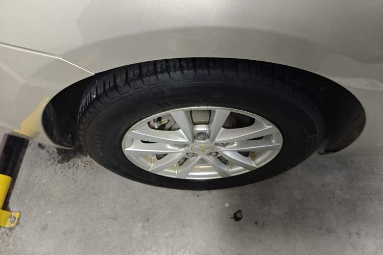 Used Chevrolet Malibu 2017 1.5T Automatic Comfort Edition Right Rear Wheel Hub