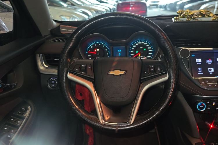 Used Chevrolet Malibu 2017 1.5T Automatic Luxury Edition Steering Wheel
