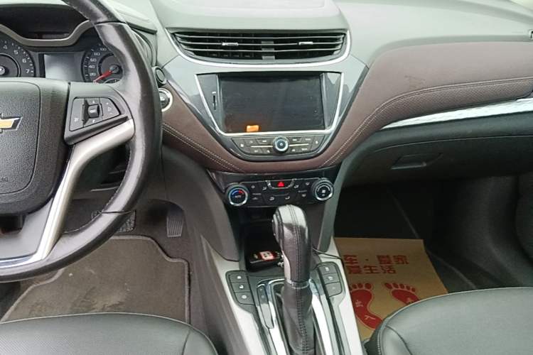 Used Chevrolet Malibu 2017 1.5T Automatic Luxury Edition Audio And AC Panel