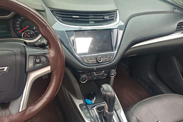 Used Chevrolet Malibu 2017 1.5T Automatic Luxury Edition Audio And AC Panel