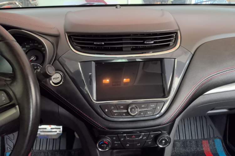 Used Chevrolet Malibu 2017 1.5T Automatic Luxury Edition Audio And AC Panel