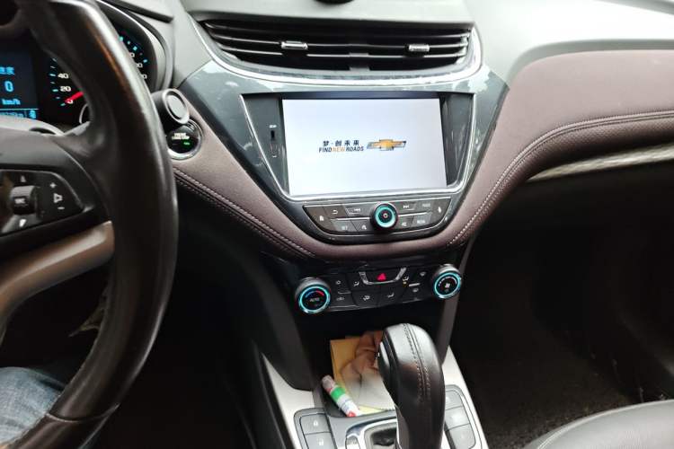 Used Chevrolet Malibu 2017 1.5T Automatic Luxury Edition Audio And AC Panel