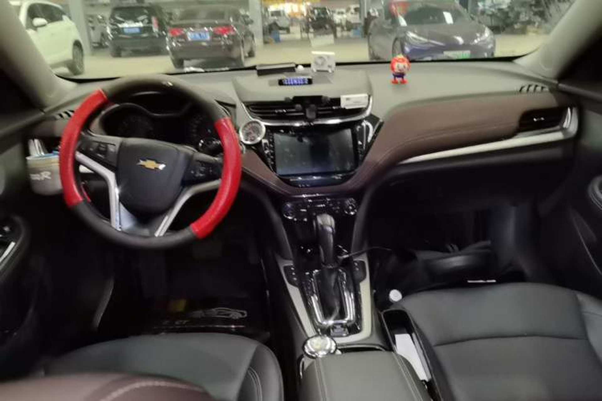 Used Chevrolet Malibu 2017 1.5T Automatic Luxury Edition Center Console