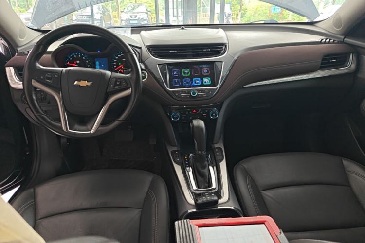 Used Chevrolet Malibu 2017 1.5T Automatic Luxury Edition Center Console