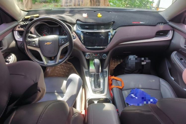Used Chevrolet Malibu 2017 1.5T Automatic Luxury Edition Center Console