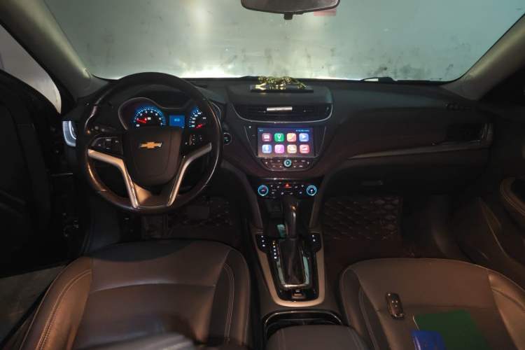 Used Chevrolet Malibu 2017 1.5T Automatic Luxury Edition Center Console