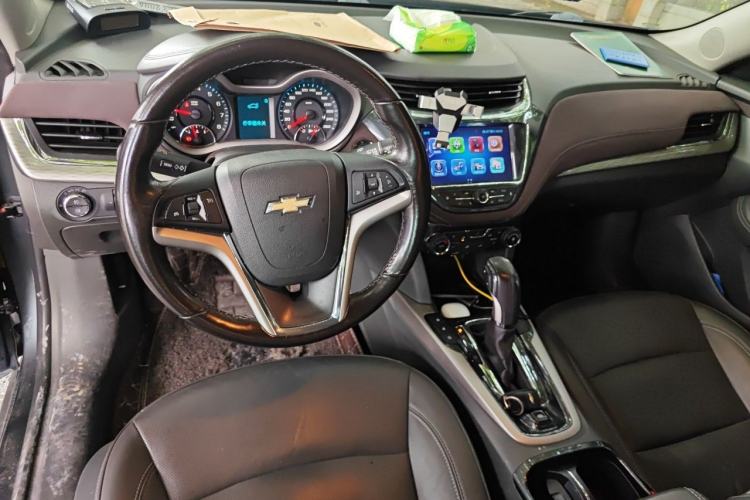 Used Chevrolet Malibu 2017 1.5T Automatic Luxury Edition Center Console