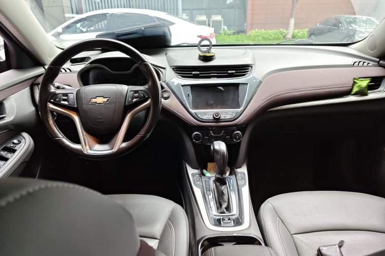 Used Chevrolet Malibu 2017 1.5T Automatic Luxury Edition Center Console