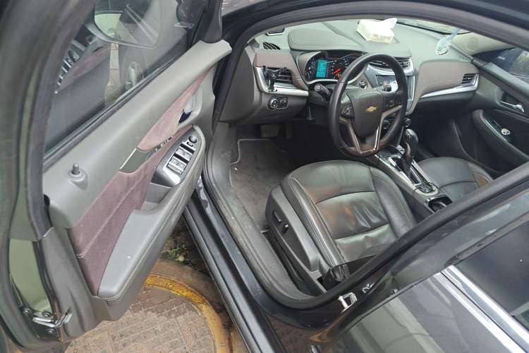 Used Chevrolet Malibu 2017 1.5T Automatic Luxury Edition Driver Seat