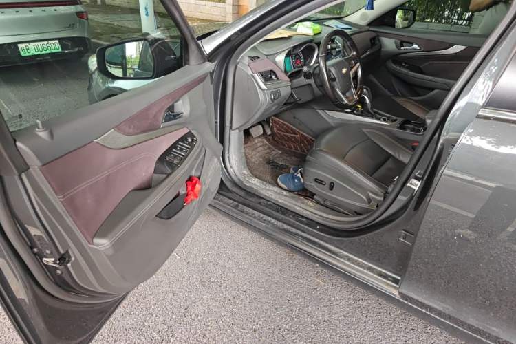 Used Chevrolet Malibu 2017 1.5T Automatic Luxury Edition Driver Seat