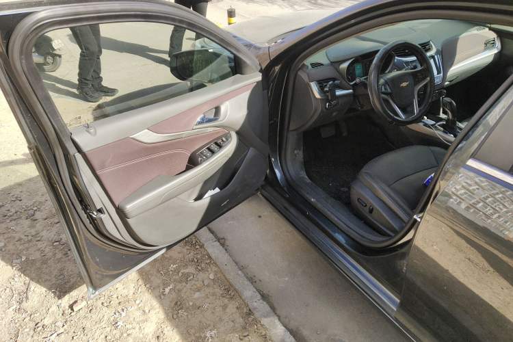 Used Chevrolet Malibu 2017 1.5T Automatic Luxury Edition Driver Seat