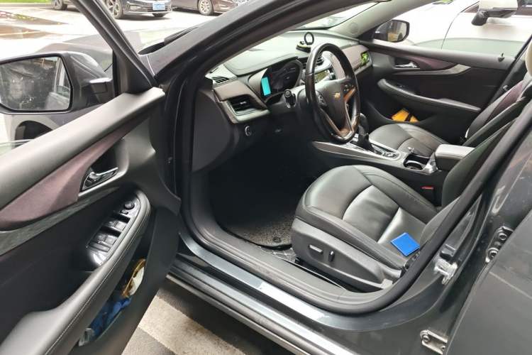 Used Chevrolet Malibu 2017 1.5T Automatic Luxury Edition Driver Seat