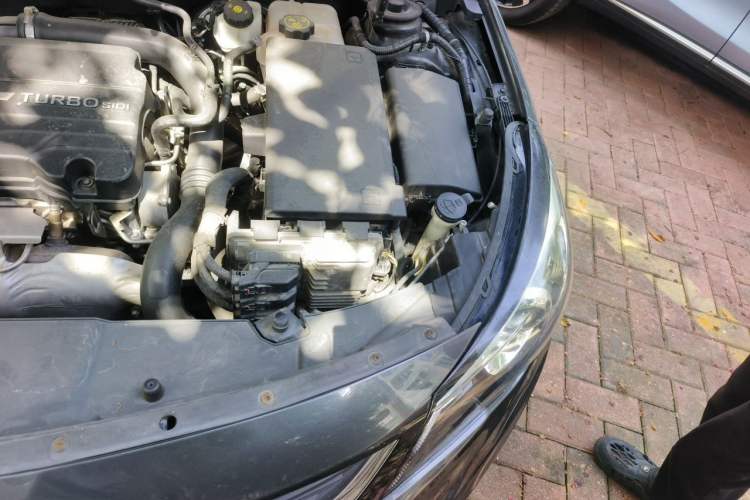 Used Chevrolet Malibu 2017 1.5T Automatic Luxury Edition Engine Bay Left