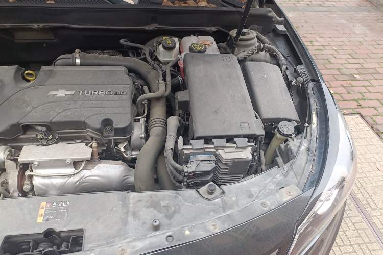 Used Chevrolet Malibu 2017 1.5T Automatic Luxury Edition Engine Bay Left