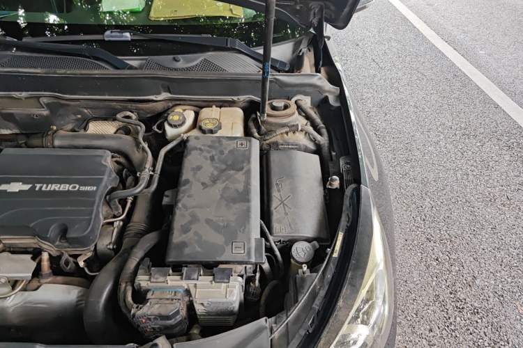 Used Chevrolet Malibu 2017 1.5T Automatic Luxury Edition Engine Bay Left