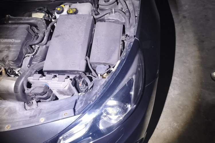 Used Chevrolet Malibu 2017 1.5T Automatic Luxury Edition Engine Bay Left