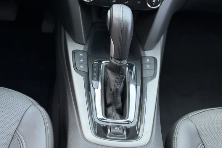 Used Chevrolet Malibu 2017 1.5T Automatic Luxury Edition Gear Lever