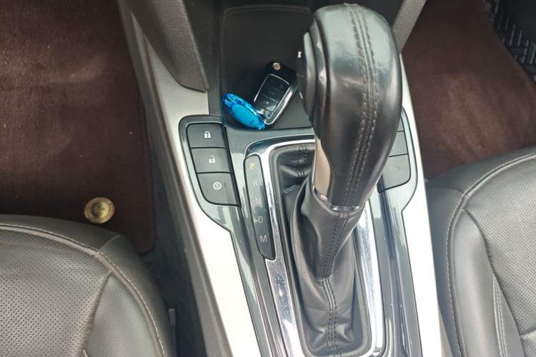 Used Chevrolet Malibu 2017 1.5T Automatic Luxury Edition Gear Lever