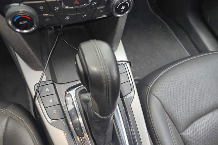 Used Chevrolet Malibu 2017 1.5T Automatic Luxury Edition Gear Lever