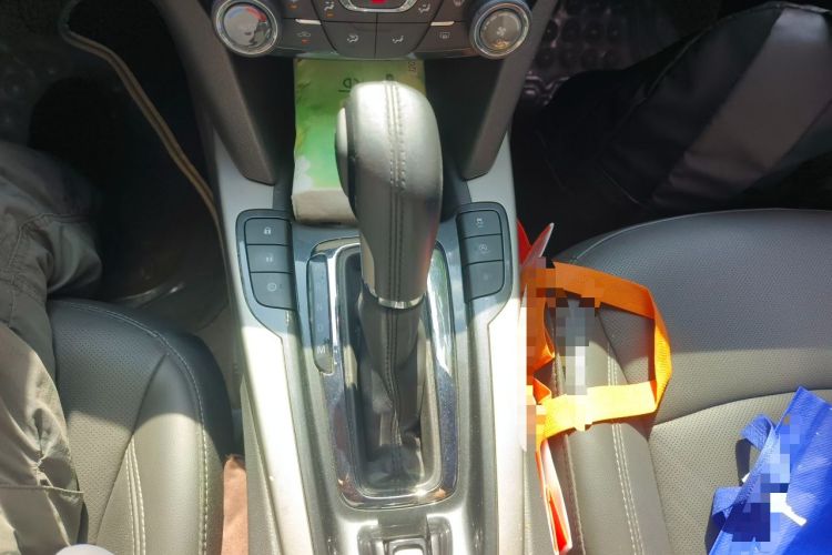 Used Chevrolet Malibu 2017 1.5T Automatic Luxury Edition Gear Lever