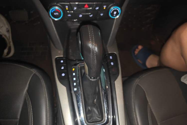 Used Chevrolet Malibu 2017 1.5T Automatic Luxury Edition Gear Lever