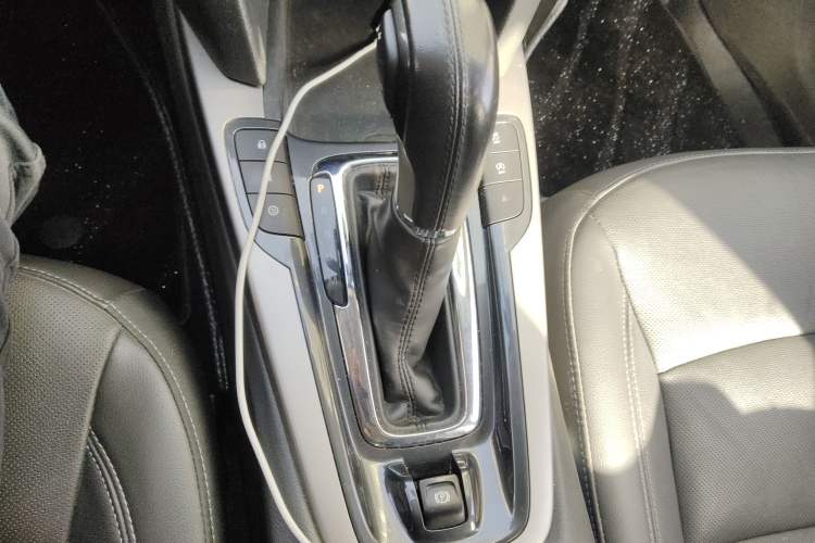 Used Chevrolet Malibu 2017 1.5T Automatic Luxury Edition Gear Lever
