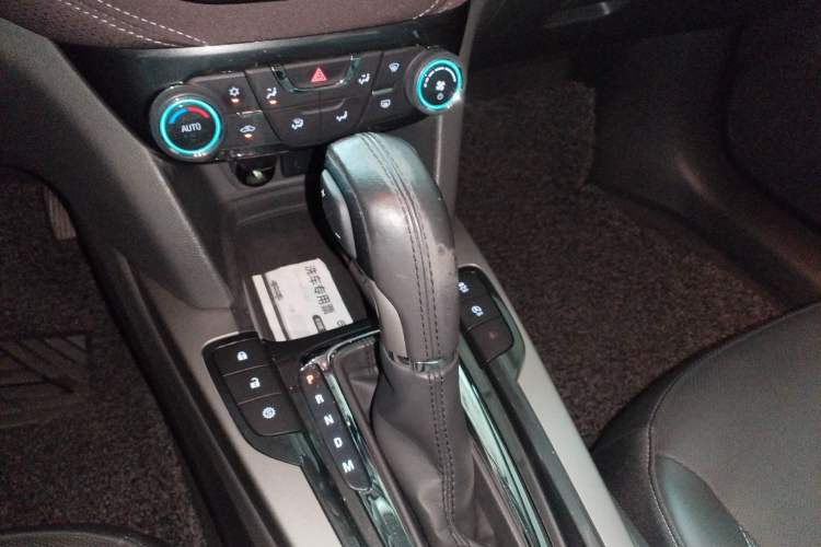 Used Chevrolet Malibu 2017 1.5T Automatic Luxury Edition Gear Lever