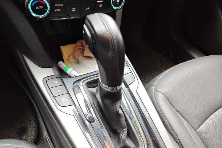 Used Chevrolet Malibu 2017 1.5T Automatic Luxury Edition Gear Lever