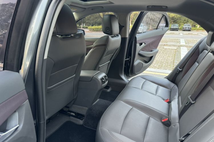 Used Chevrolet Malibu 2017 1.5T Automatic Luxury Edition Interior 2