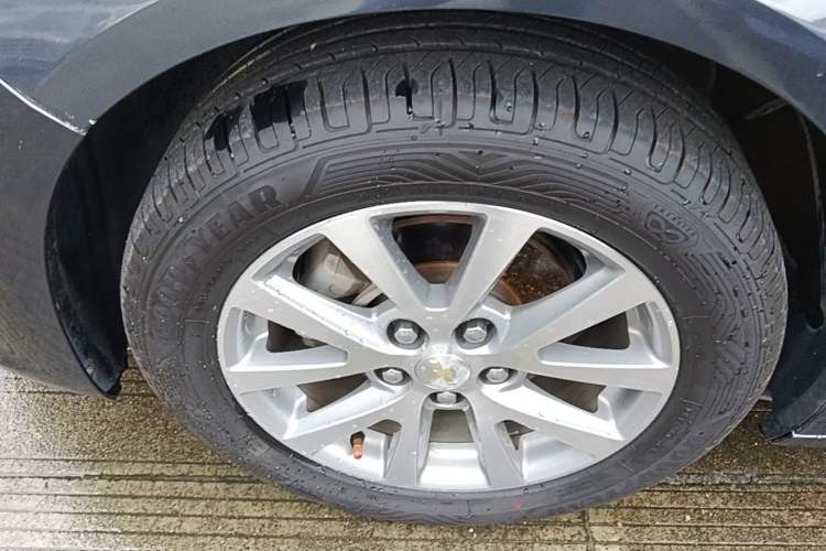 Used Chevrolet Malibu 2017 1.5T Automatic Luxury Edition Left Front Wheel Hub