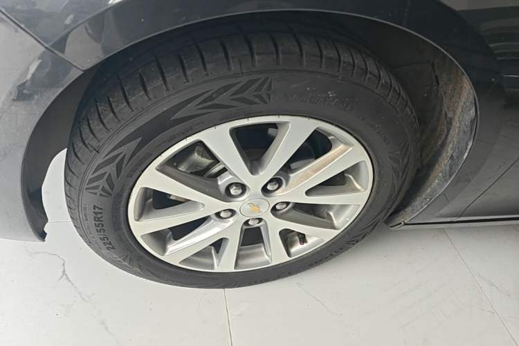 Used Chevrolet Malibu 2017 1.5T Automatic Luxury Edition Left Front Wheel Hub