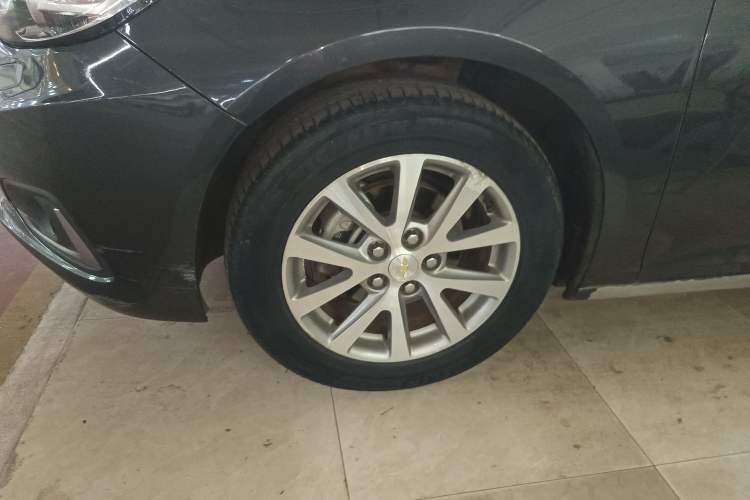 Used Chevrolet Malibu 2017 1.5T Automatic Luxury Edition Left Front Wheel Hub