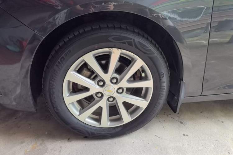 Used Chevrolet Malibu 2017 1.5T Automatic Luxury Edition Left Front Wheel Hub