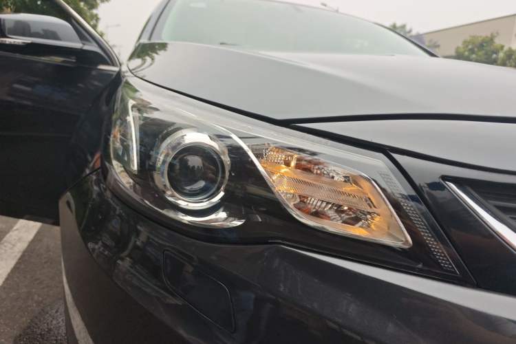 Used Chevrolet Malibu 2017 1.5T Automatic Luxury Edition Right Front Headlight