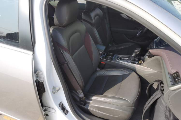 Used Chevrolet Malibu 2017 1.5T Automatic Luxury Edition Right Front Seat