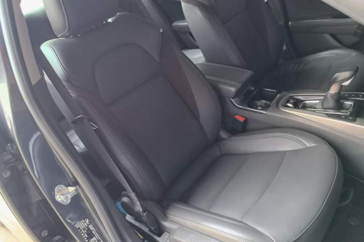 Used Chevrolet Malibu 2017 1.5T Automatic Luxury Edition Right Front Seat