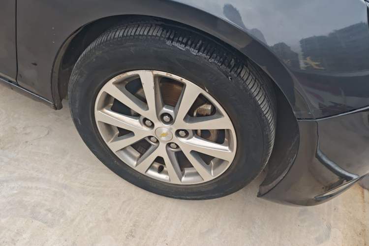 Used Chevrolet Malibu 2017 1.5T Automatic Luxury Edition Right Front Wheel Hub