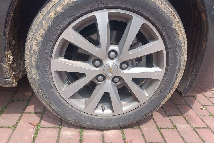 Used Chevrolet Malibu 2017 1.5T Automatic Luxury Edition Right Front Wheel Hub