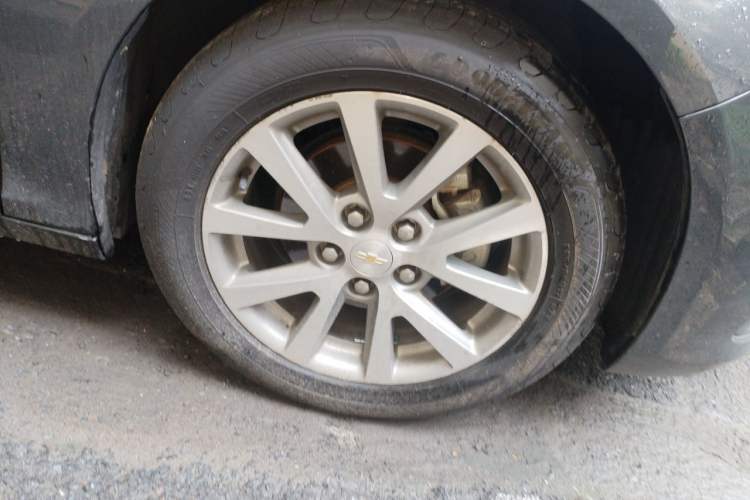 Used Chevrolet Malibu 2017 1.5T Automatic Luxury Edition Right Front Wheel Hub