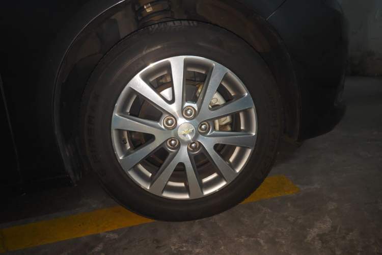 Used Chevrolet Malibu 2017 1.5T Automatic Luxury Edition Right Front Wheel Hub