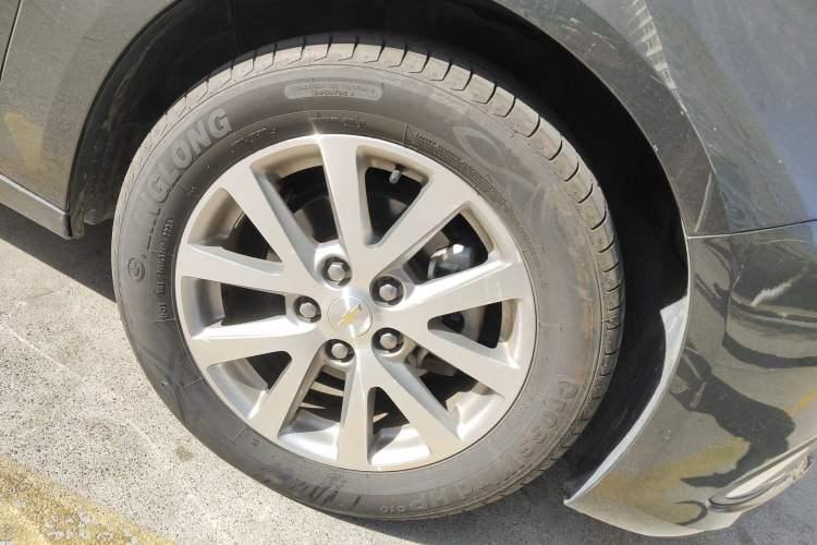 Used Chevrolet Malibu 2017 1.5T Automatic Luxury Edition Right Front Wheel Hub