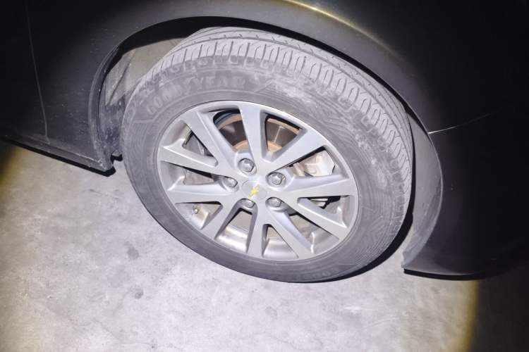 Used Chevrolet Malibu 2017 1.5T Automatic Luxury Edition Right Front Wheel Hub