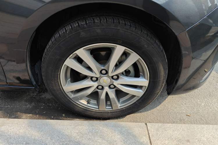 Used Chevrolet Malibu 2017 1.5T Automatic Flagship Edition Right Front Wheel Hub