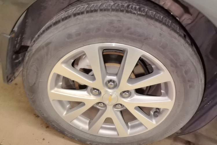 Used Chevrolet Malibu 2017 1.5T Automatic Luxury Edition Right Rear Wheel Hub