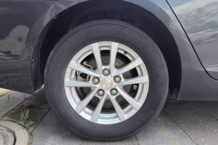 Used Chevrolet Malibu 2017 1.5T Automatic Comfort Edition Right Rear Wheel Hub