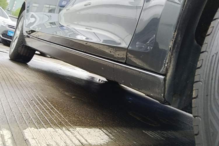 Used Chevrolet Malibu 2017 1.5T Automatic Luxury Edition Right Side Sill