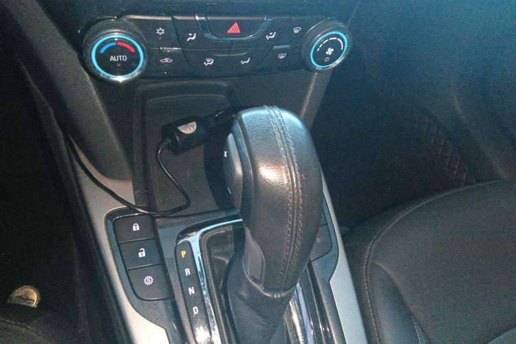Used Chevrolet Malibu 2017 1.5T Automatic Luxury Edition Gear Lever