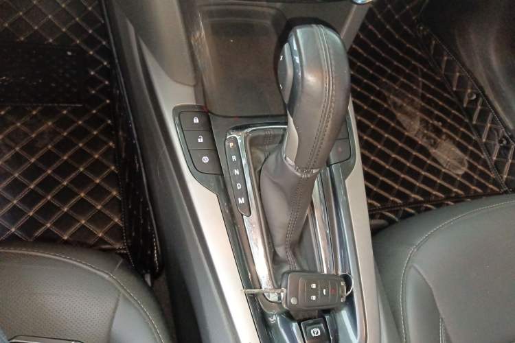 Used Chevrolet Malibu 2017 1.5T Automatic Luxury Edition Gear Lever