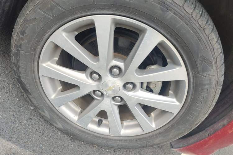 Used Chevrolet Malibu 2017 1.5T Automatic Luxury Edition Right Front Wheel Hub